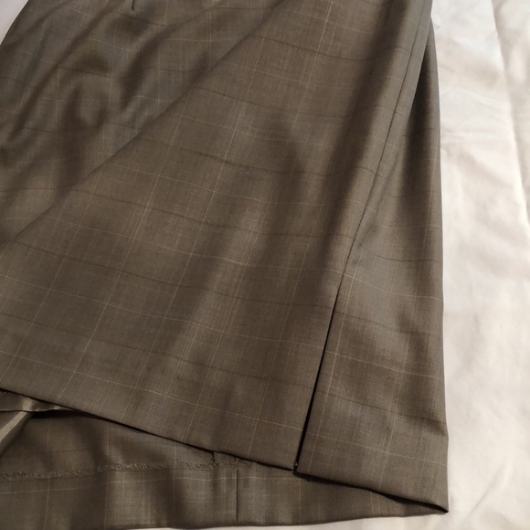 Isabel & Nina tailored business suit. Skirt splits on sides. - Picture 6 of 9